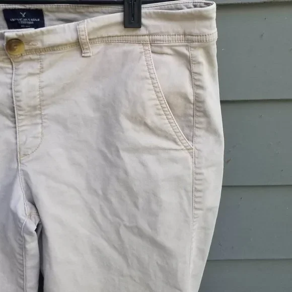 American Eagle Khaki Bermuda Shorts size 14 - Picture 5 of 9